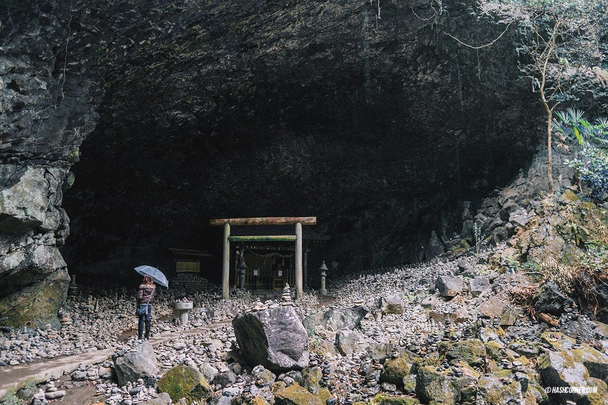 Takachiho Travel Guide : Boating in The Mysterious George