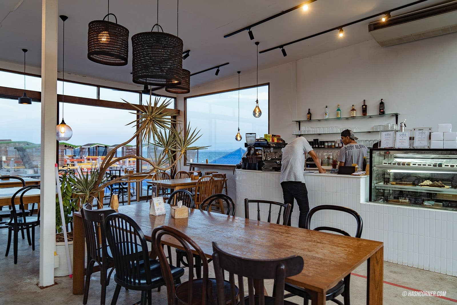รีวิว เกาะล้าน x พัทยา รวมที่เที่ยวชายหาด-คาเฟ่ สุดปัง!