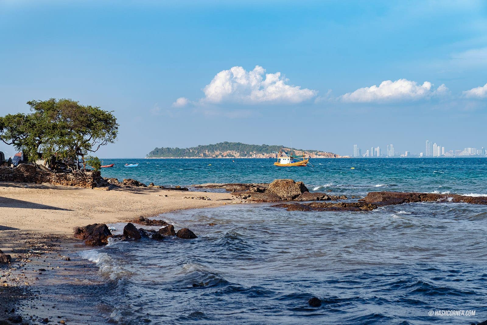 รีวิว เกาะล้าน x พัทยา รวมที่เที่ยวชายหาด-คาเฟ่ สุดปัง!