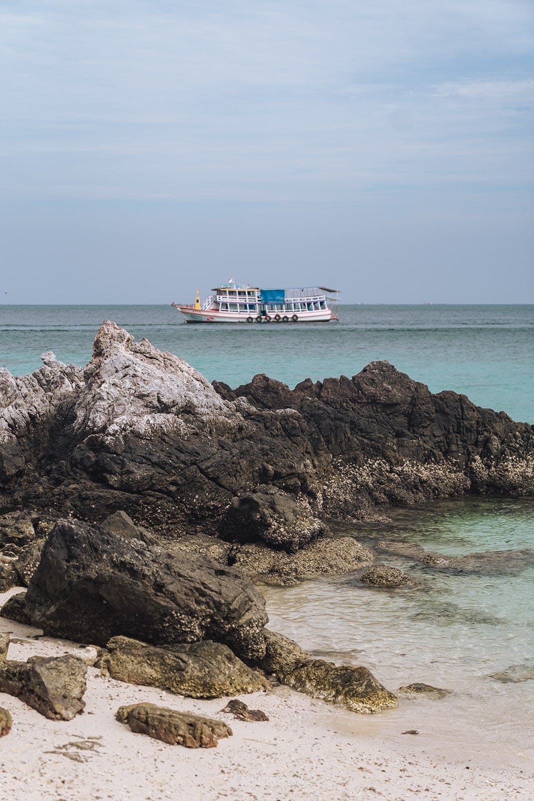 รีวิว เกาะล้าน x พัทยา รวมที่เที่ยวชายหาด-คาเฟ่ สุดปัง!