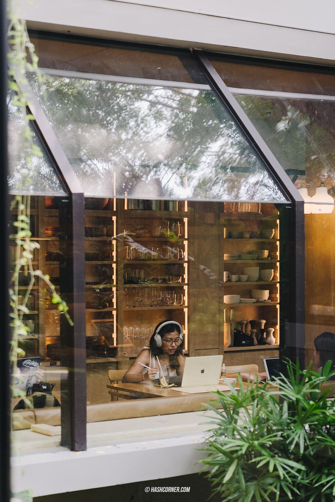 รีวิว ทองหล่อ x กรุงเทพ ครบแบบฉ่ำทั้งร้านอาหาร-คาเฟ่-แกลอรี่