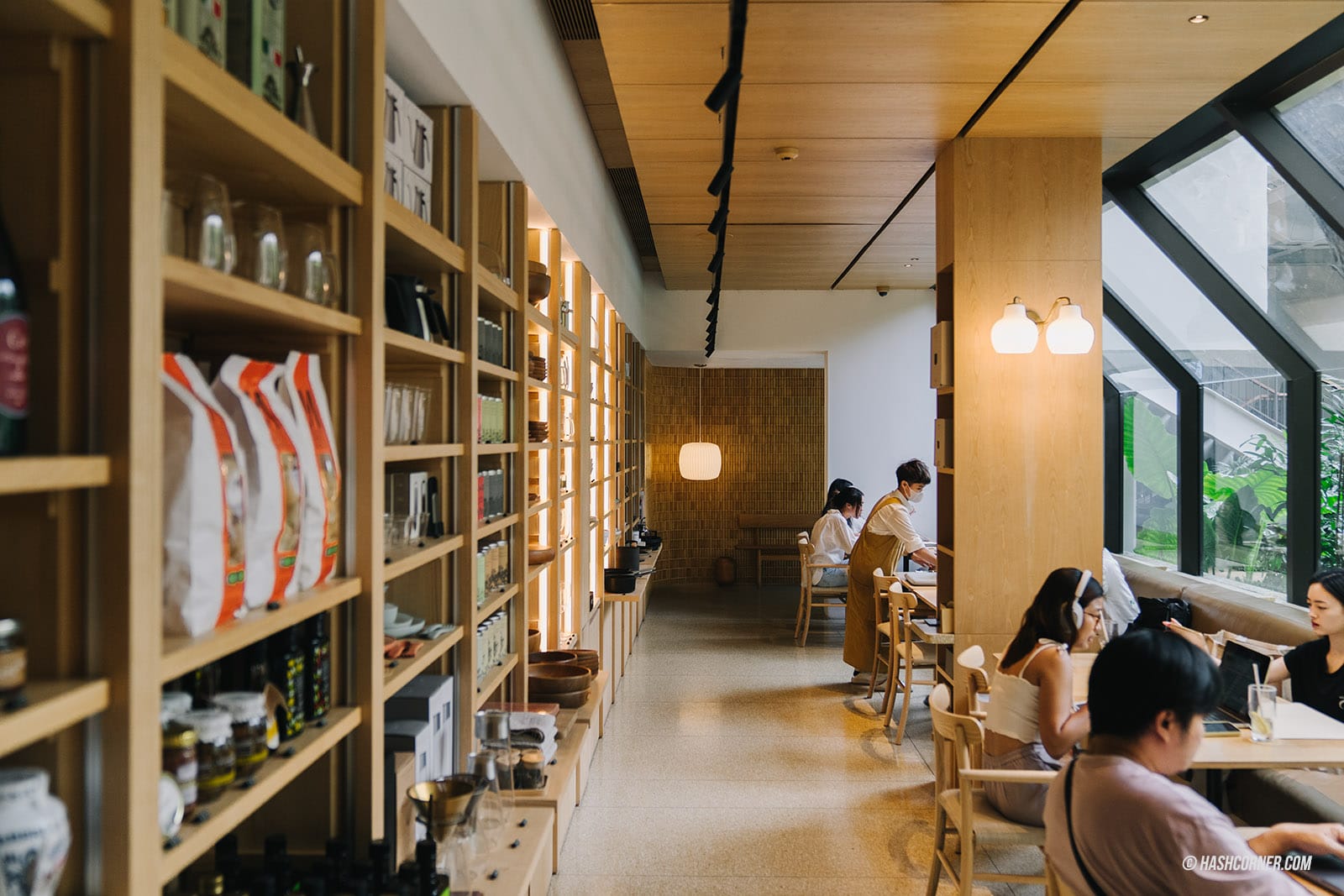 รีวิว ทองหล่อ x กรุงเทพ ครบแบบฉ่ำทั้งร้านอาหาร-คาเฟ่-แกลอรี่