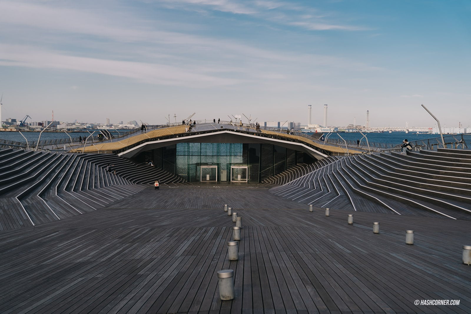รีวิว ท่าเรือโอซันบาชิ (Osanbashi Terminal) x โยโกฮาม่า สวนสาธารณะรูฟท็อป