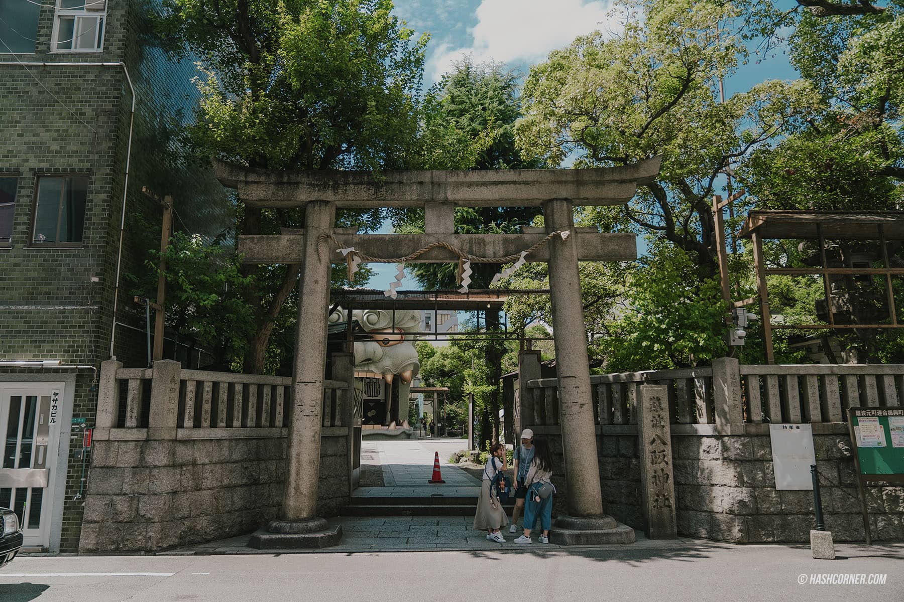 รีวิว ศาลเจ้านัมบะ ยาซากะ (Namba Yasaka Shrine) x โอซาก้า