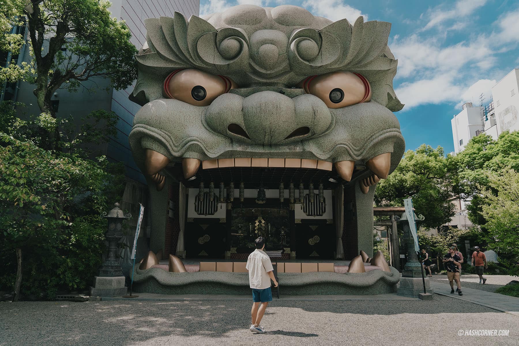 รีวิว ศาลเจ้านัมบะ ยาซากะ (Namba Yasaka Shrine) x โอซาก้า
