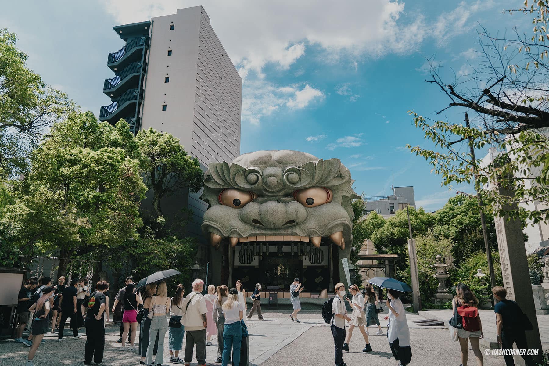 รีวิว ศาลเจ้านัมบะ ยาซากะ (Namba Yasaka Shrine) x โอซาก้า