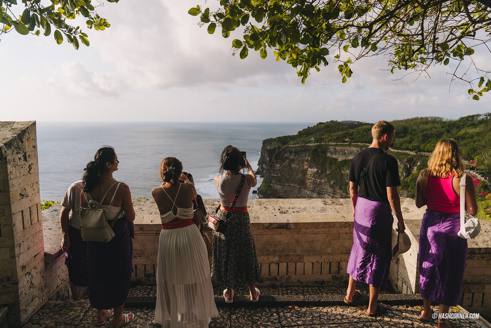 รีวิว วัดอูลูวาตู (Uluwatu Temple) x บาหลี ชมวิวดูระบำดังเคจั๊ก