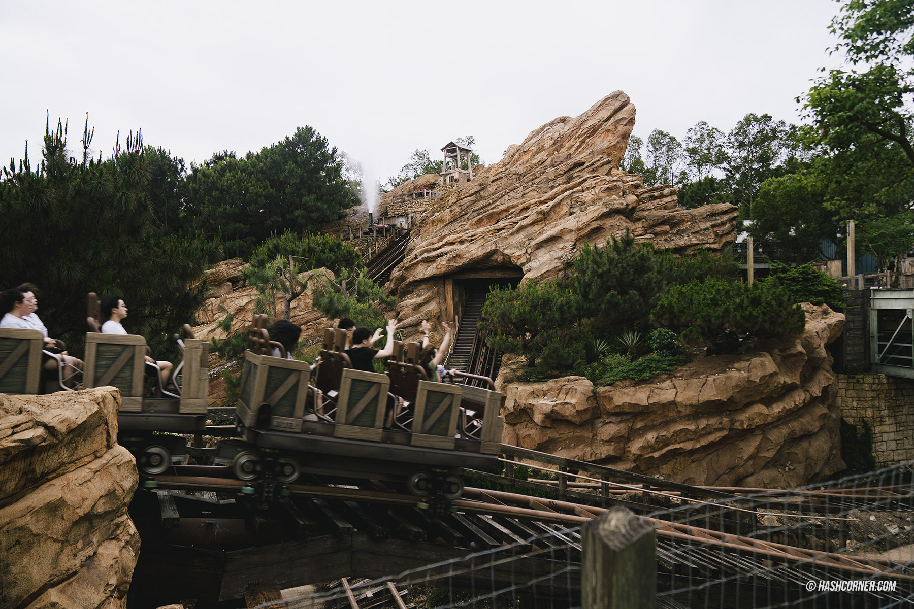 5 เครื่องเล่นห้ามพลาดใน Hong Kong Disneyland ปี 2025