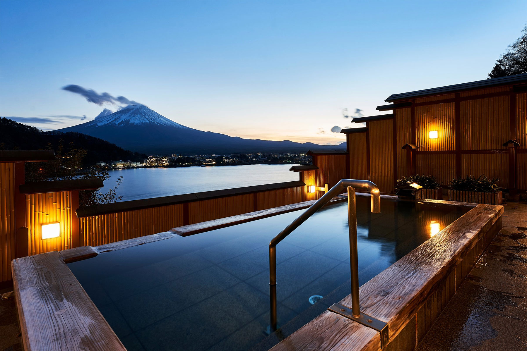 17 間河口湖富士山景觀住宿推薦 2026