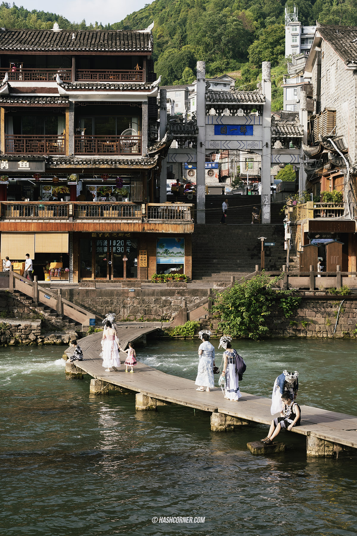 รีวิว เฟิ่งหวง (Fenghuag) x จีน เมืองโบราณที่ยังมีชีวิต