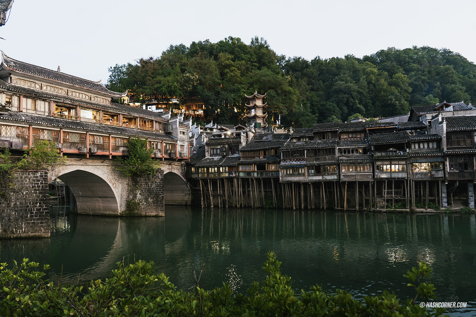 รีวิว เฟิ่งหวง (Fenghuag) x จีน เมืองโบราณที่ยังมีชีวิต